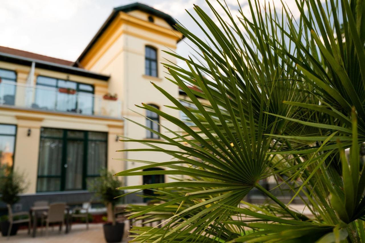 Elizabeth Hotel Gyula Bagian luar foto