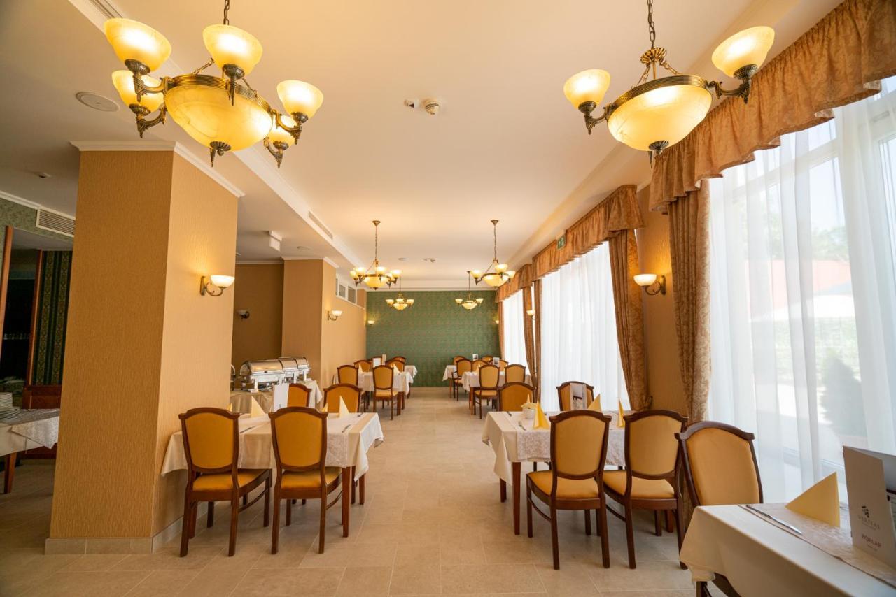 Elizabeth Hotel Gyula Bagian luar foto