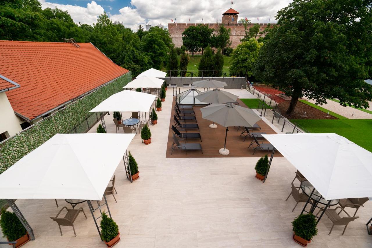 Elizabeth Hotel Gyula Bagian luar foto
