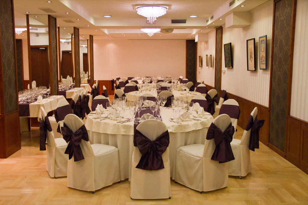 Elizabeth Hotel Gyula Bagian luar foto