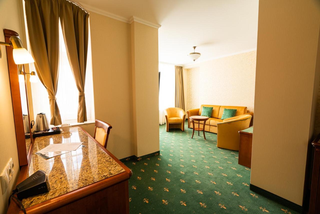 Elizabeth Hotel Gyula Bagian luar foto