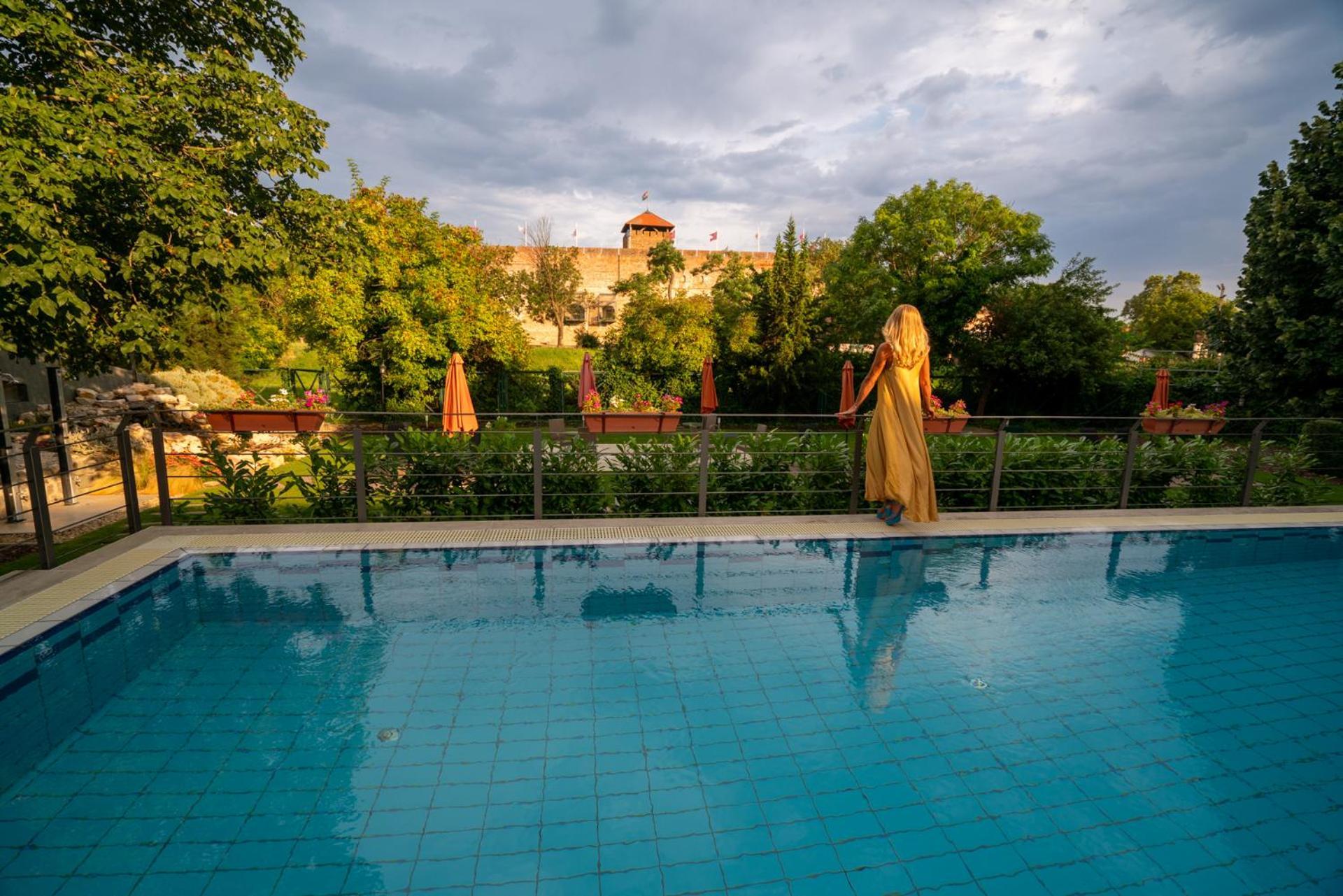 Elizabeth Hotel Gyula Bagian luar foto