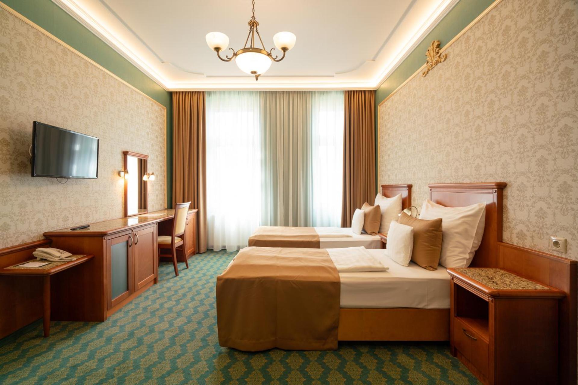 Elizabeth Hotel Gyula Bagian luar foto