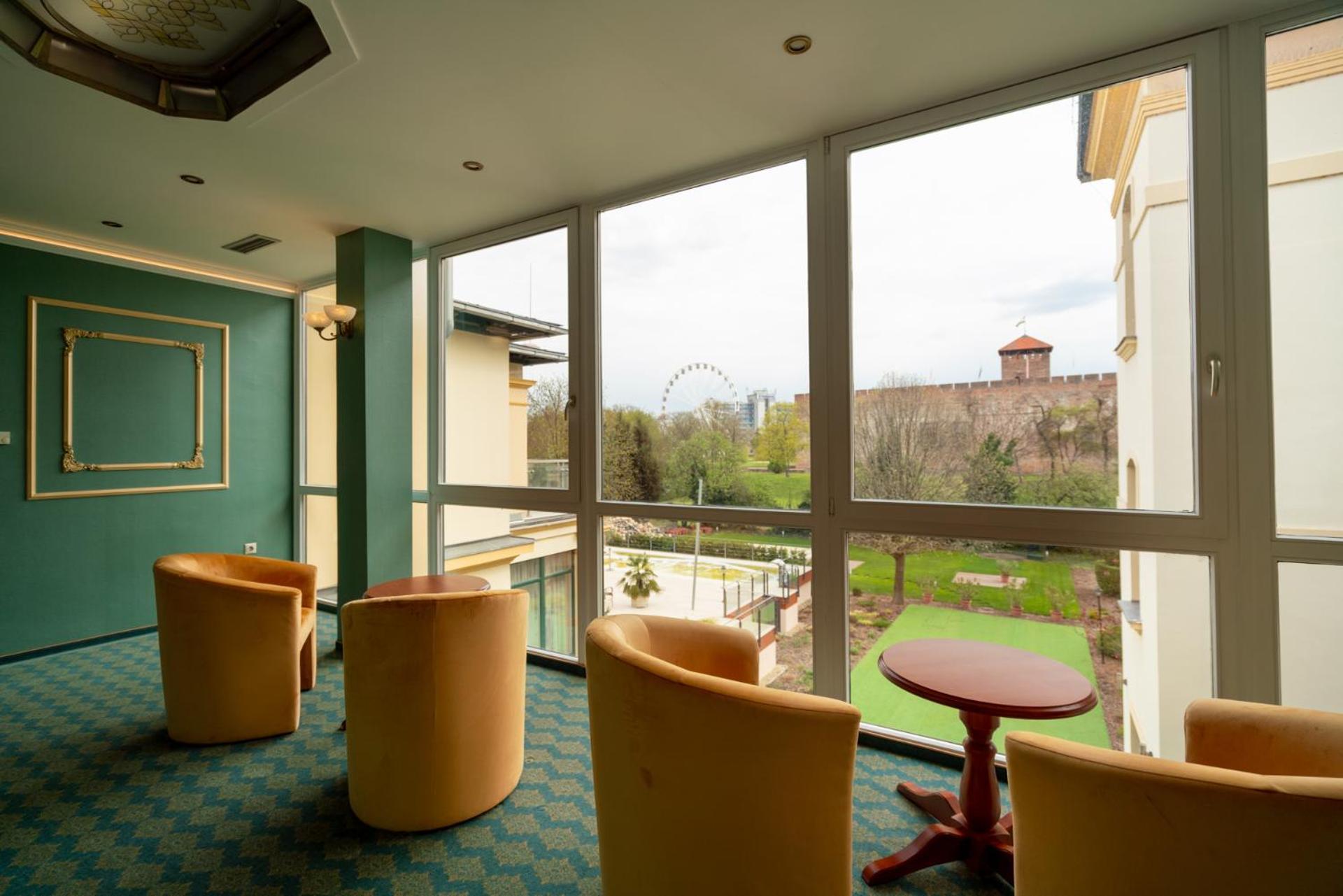 Elizabeth Hotel Gyula Bagian luar foto