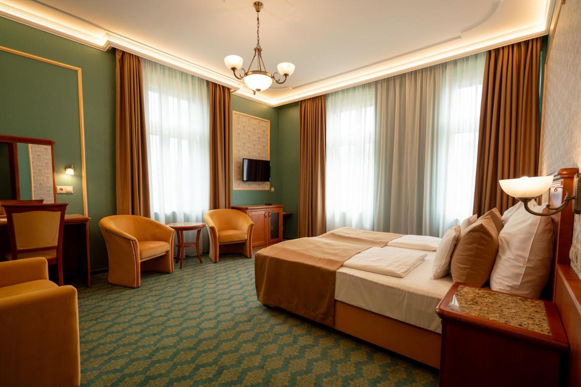Elizabeth Hotel Gyula Bagian luar foto