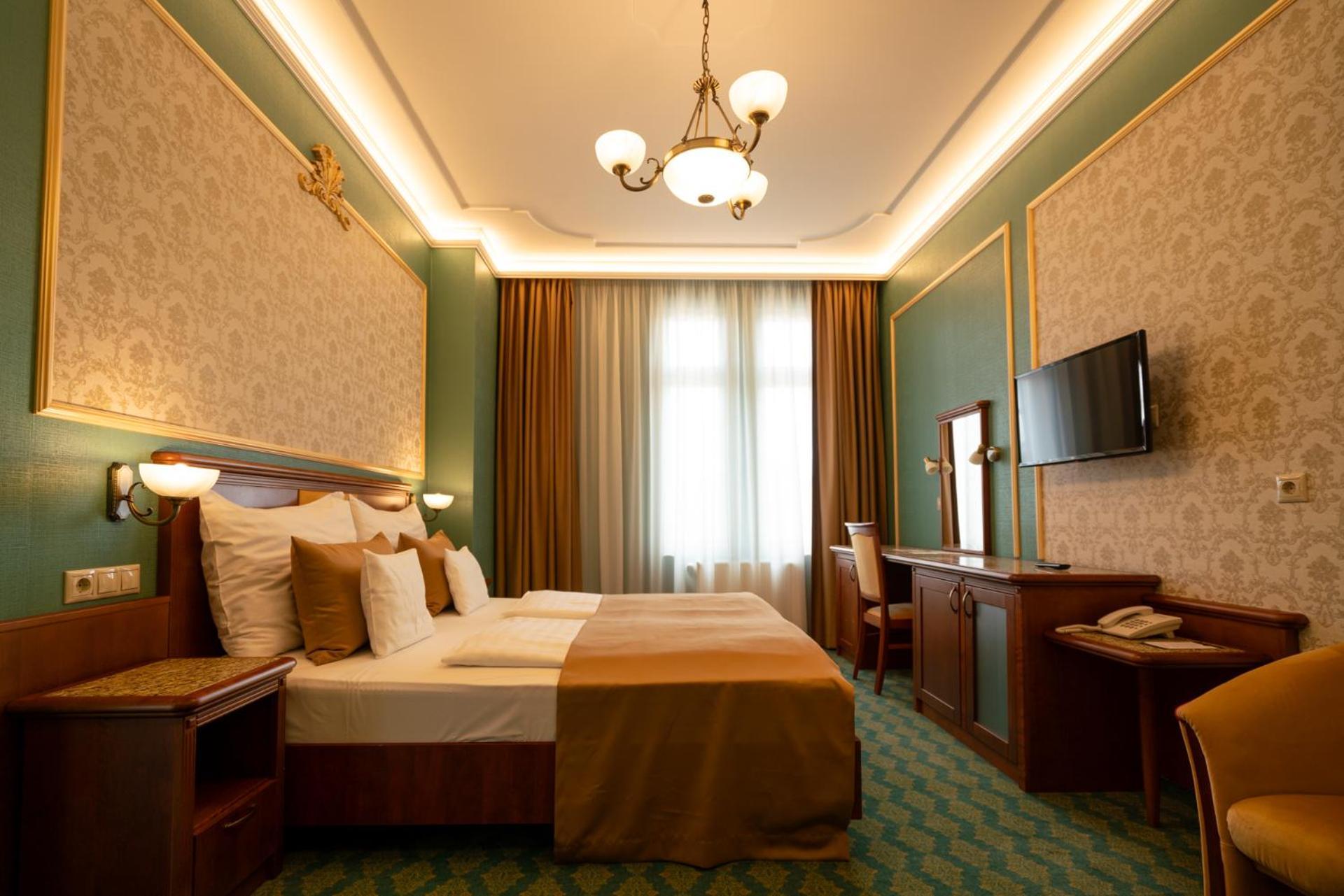 Elizabeth Hotel Gyula Bagian luar foto