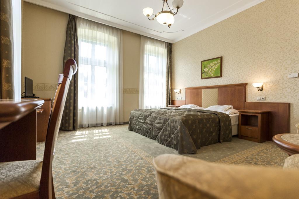 Elizabeth Hotel Gyula Bagian luar foto