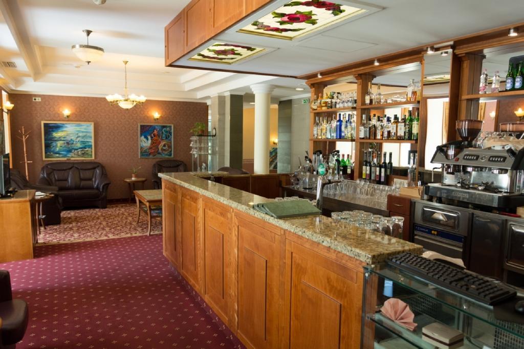 Elizabeth Hotel Gyula Bagian luar foto